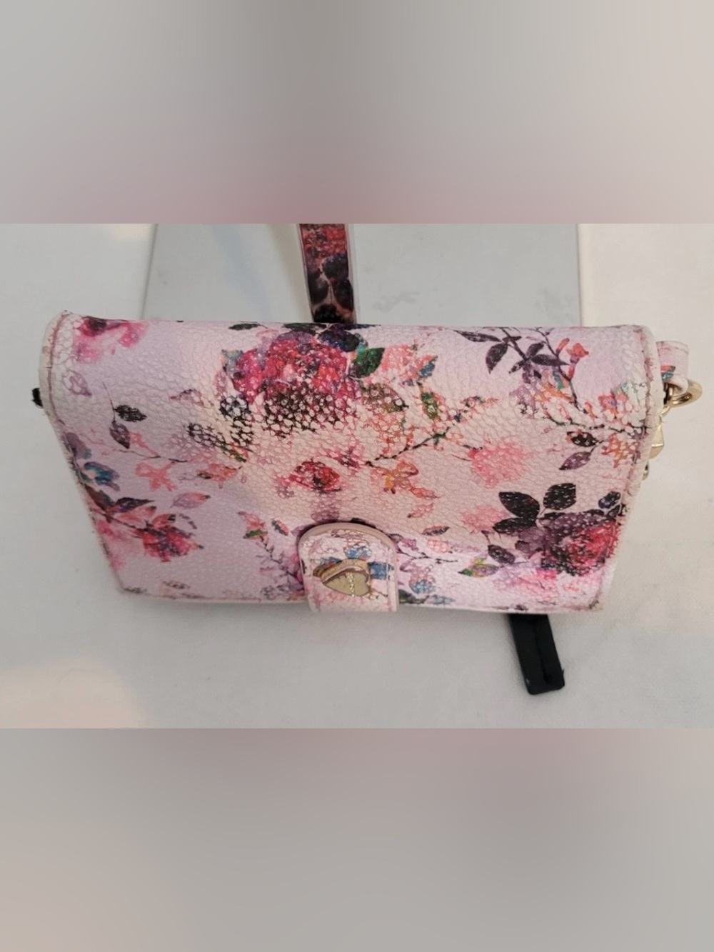Betsey Johnson Floral Pink Women's Wallet Clutch with Heart Detail - Picture 4 of 16